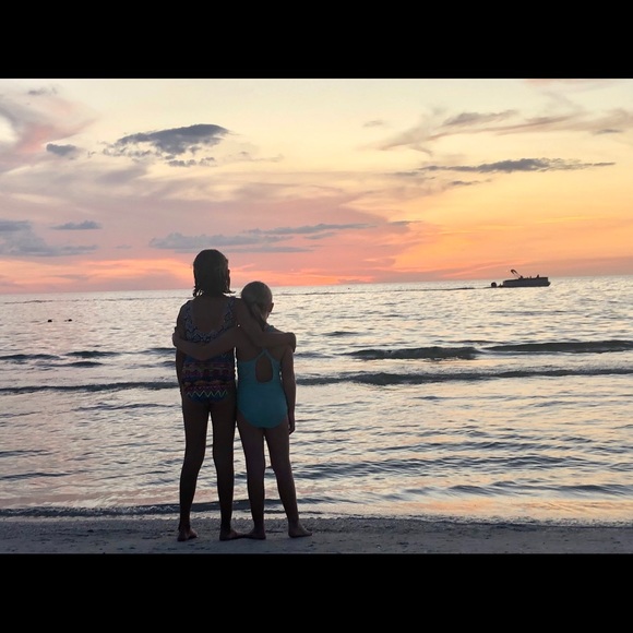 Meet your Posher, Monica - Picture 2 of 3